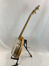 Load image into Gallery viewer, Broadmoor Leader