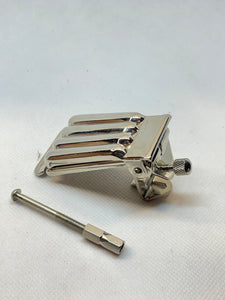 Clamshell tailpiece