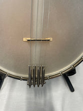 Load image into Gallery viewer, B&amp;D Silver Bell Serenader